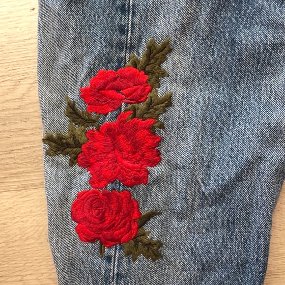 Levi’s floral embroidered ankle relaxed jeans - Picture 3 of 6
